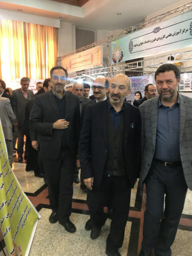 بازدید رییس دانشگاه علمی کاربردی کشور از غرفه ی ایلام در نخستین نمایشگاه درون دانشگاهی رویش