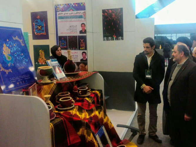 حضور دکتر پیش بین معاون امور فرهنگی و دانشجویی دانشگاه جامع علمی کاربردی در غرفه رویش ایلام در تهران