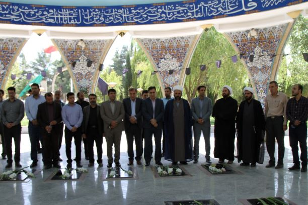 مراسم غبارروبی و عطر افشانی مزار شهدا توسط دانشگاه جامع علمی کاربردی واحد استان ایلام