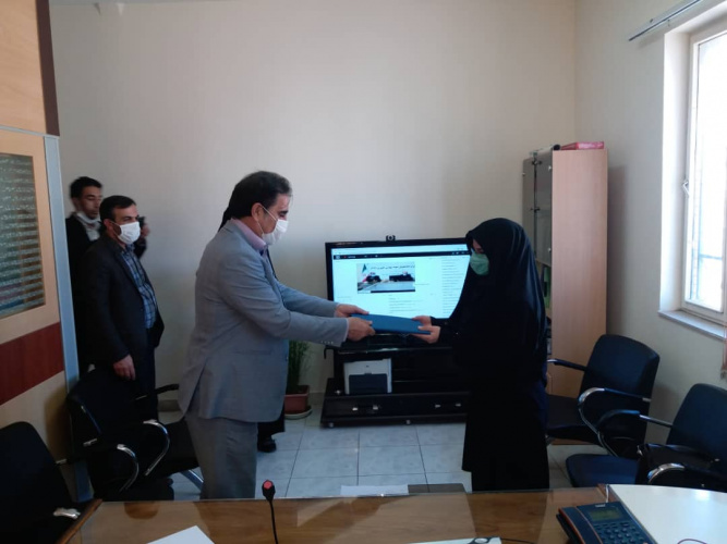 تقدیر از دانشجوی نمونه مهارتی دانشگاه جامع علمی کاربردی استان ایلام