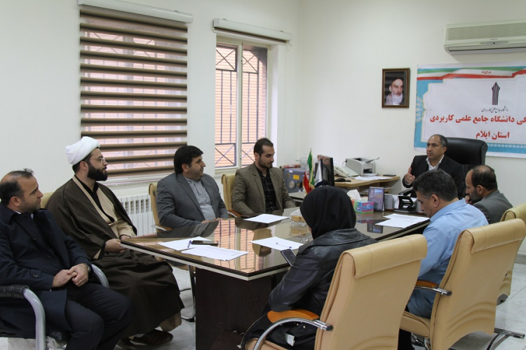 جلسه شورای فرهنگی برای بررسی برنامه های پیشنهادی مراکز آموزشی ویژه بهمن ماه با حضور اعضای این شورا برگزار شد.