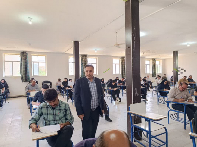 بازدید رئیس دانشگاه جامع علمی کاربردی استان  از امتحانات مرکز آموزشی ایلام ۲