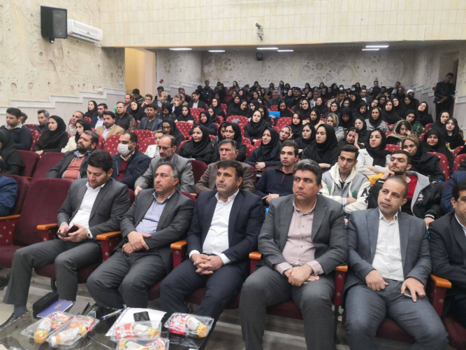 مدیرکل سیاسی استانداری ایلام: نگاه به دانشگاه جامع علمی کاربردی باید استراتژیک باشد تا بتوانیم نیروی انسانی متخصص و کارآمد تربیت کنیم