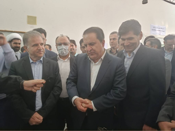 بازدید استاندار ایلام از غرفه دانشگاه جامع علمی کاربردی در نمایشگاه دستاوردهای پژوهشی استان